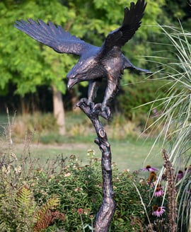 Eagle on Branch Metal Garden Ornament – Aged Verde