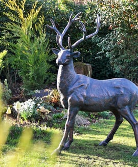 Stag Startled Metal Garden Ornament – Aged Verde